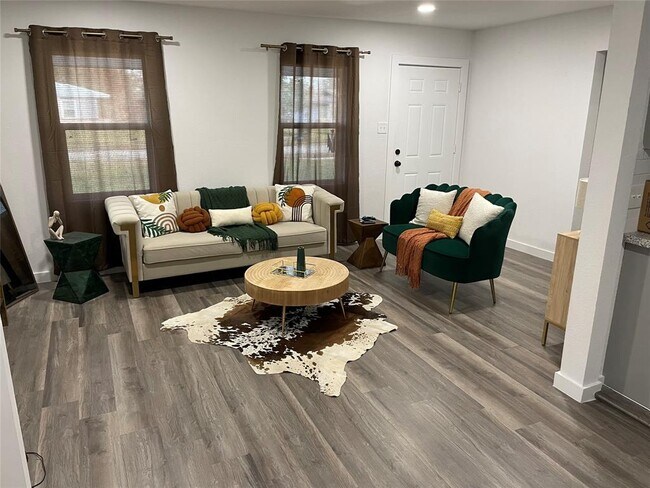 Foto del edificio - 5962 Ridgeway Dr