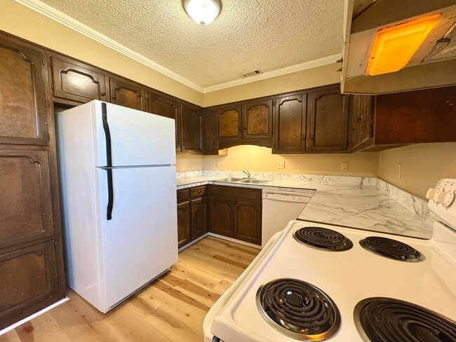 Foto del edificio - Partial Utilities Included • 2 Bed/ 1 Bath...