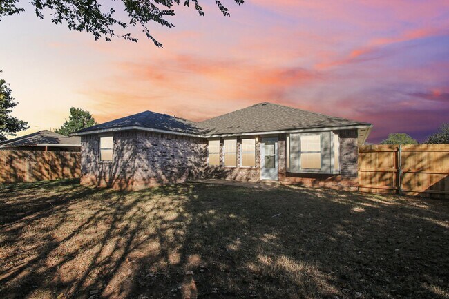 Foto del edificio - Beautiful 3 bed, 2 bath home in Noble!--1216 N 4th Street