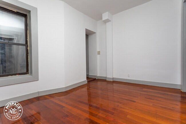 Foto del edificio - 161 Vernon Ave