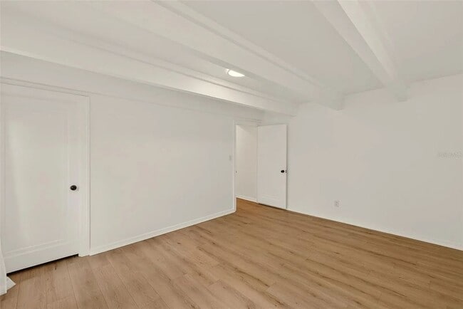 Building Photo - 925 16th Ave N