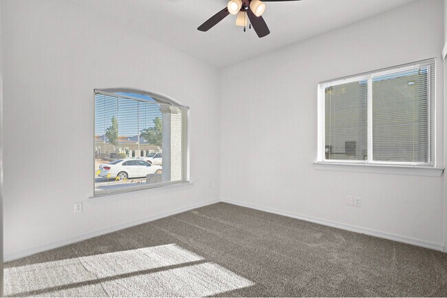 Foto del edificio - 13613 Gatton St