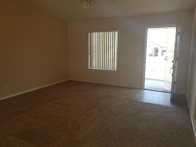 Building Photo - Unfurnished Long Term