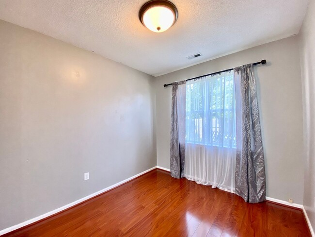 Building Photo - Fabulous 4-Bedroom Home w/Community Pool, ...