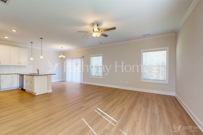 Foto del edificio - 121 S Sina St