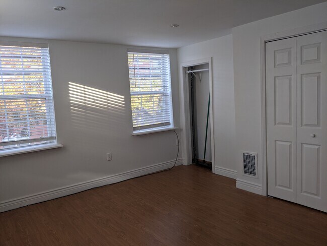 Building Photo - 650 Wharton St