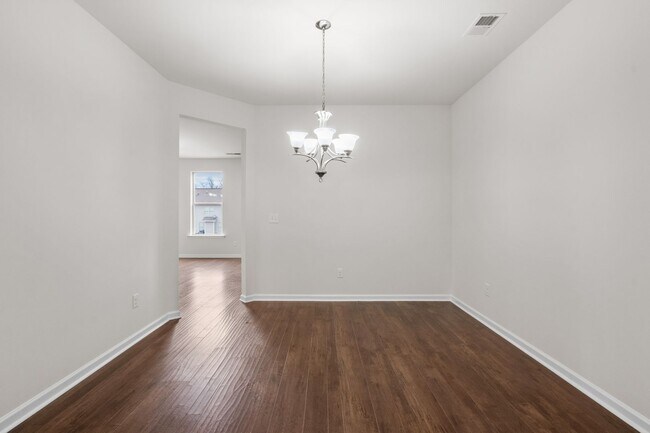 Building Photo - Welcome Home to the Silver Ridge Community!