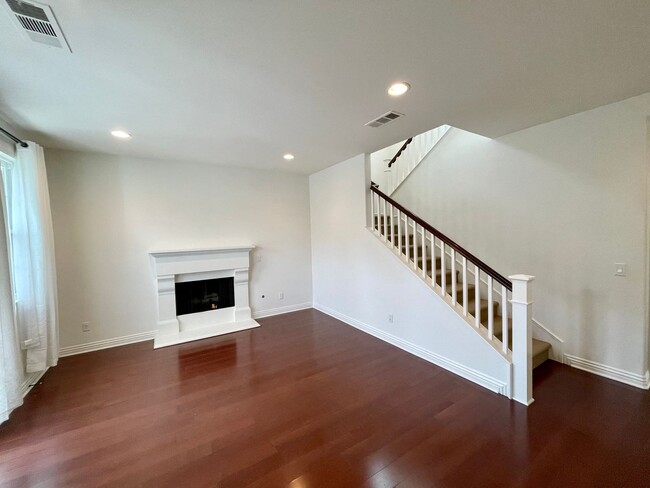 Building Photo - Beautiful 4B/3BA House Available for Lease...