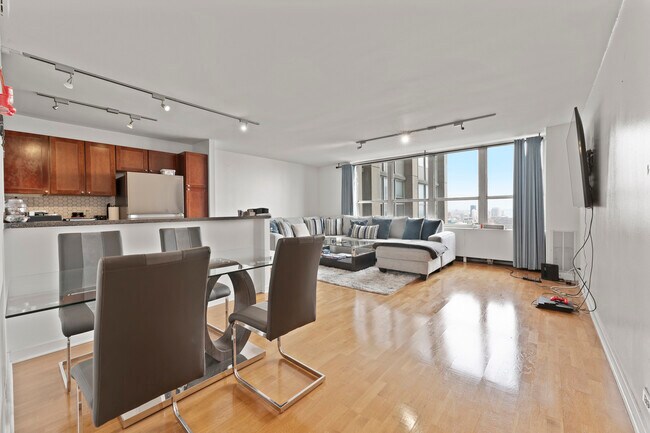 Foto del edificio - 655 W Irving Park Rd