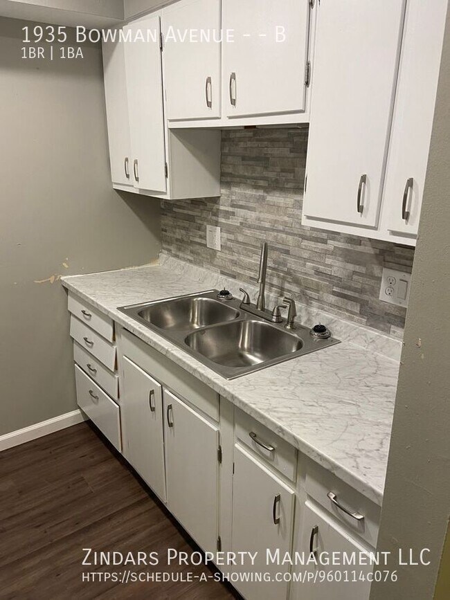 Building Photo - 1935 N Bowman Ave