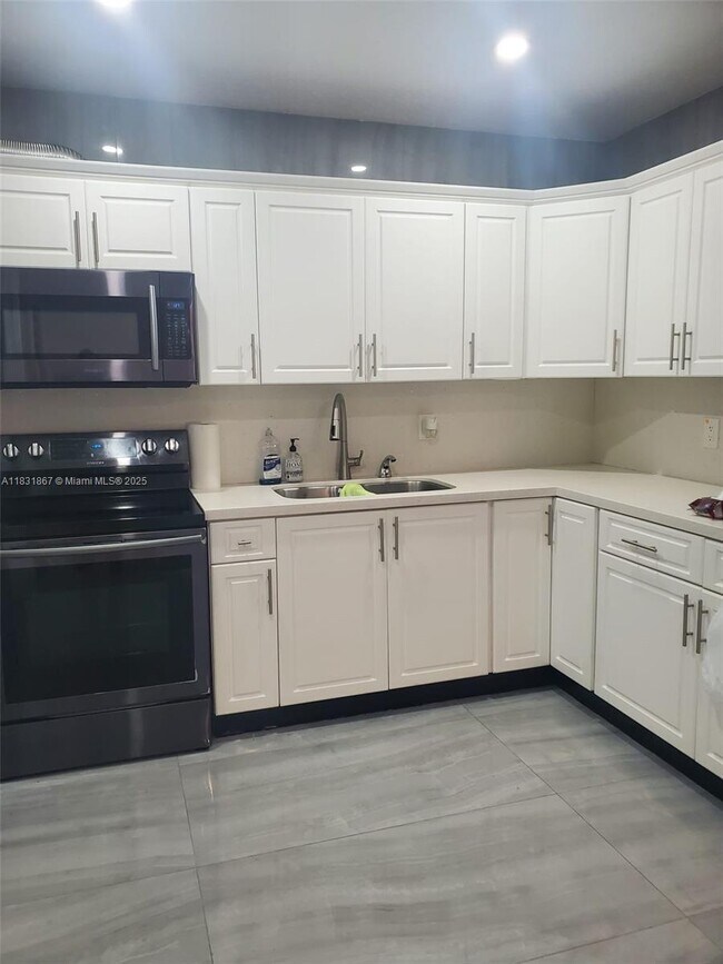 Foto del edificio - 14781 Pierce St