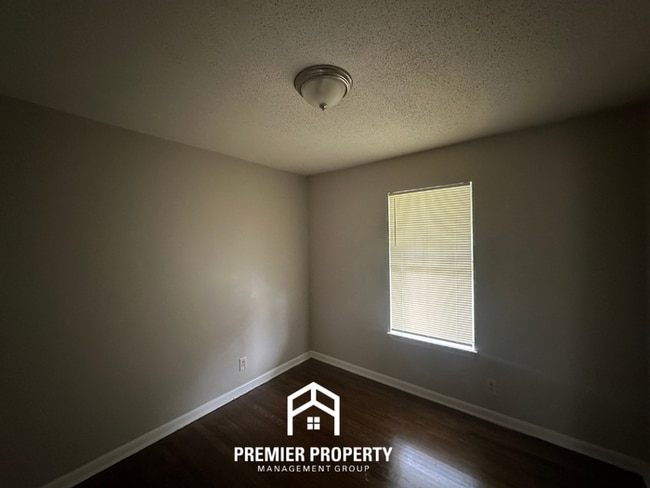 Photo - Charming 3BR/2BA Bartlett Area Home | All Hardwood Floor Bedrooms, Fireplace & Patio
