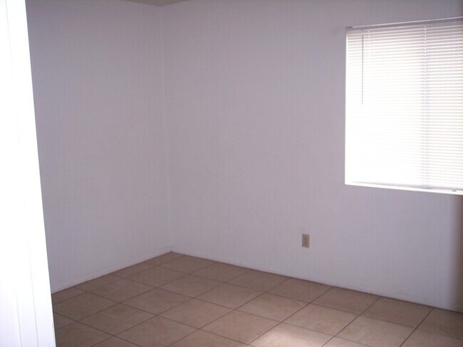 Foto del edificio - PENDING / RENTED