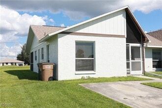 Building Photo - 1733 NE 7th Pl