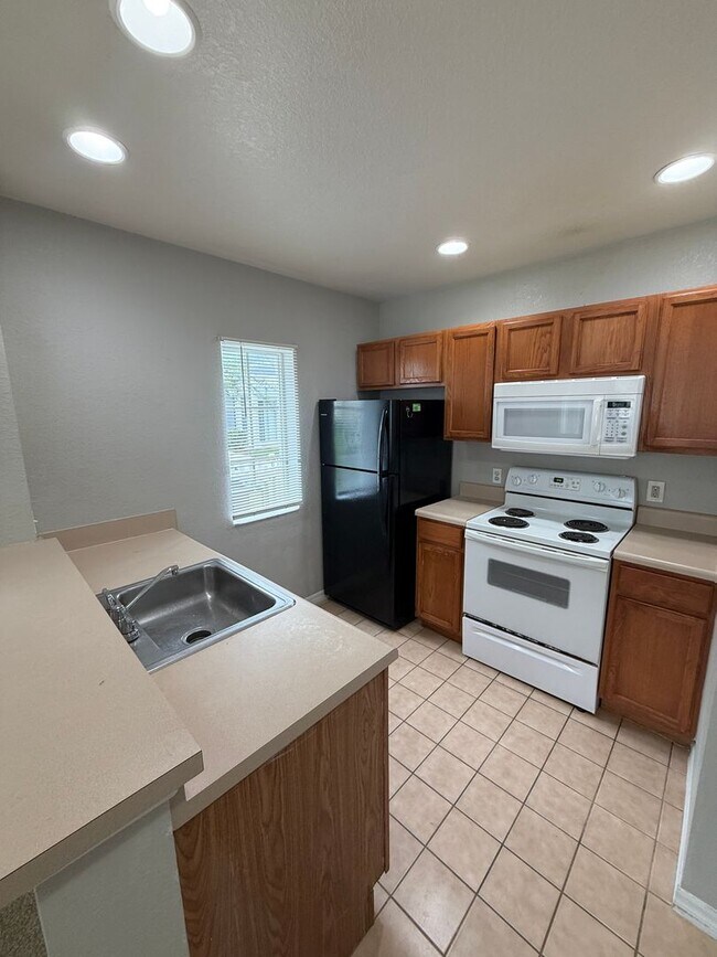 Building Photo - 2610 Lodi Cir