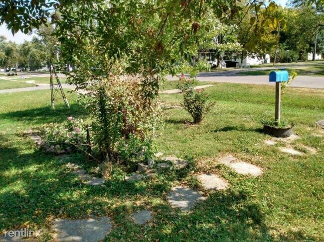 Building Photo - 4 br, 1 bath House - 303 Barr St.