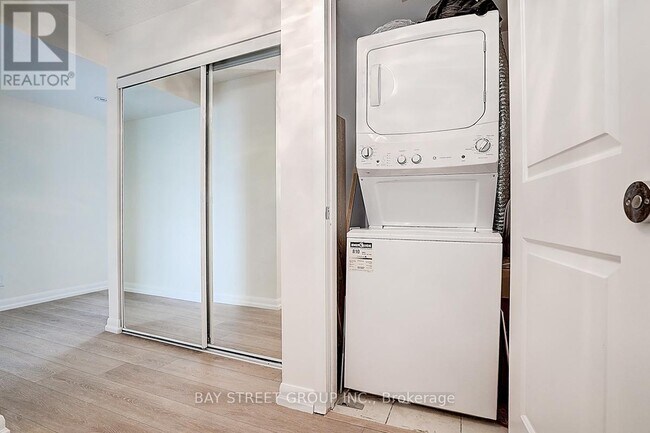 Photo du bâtiment - 25 Town Centre Court