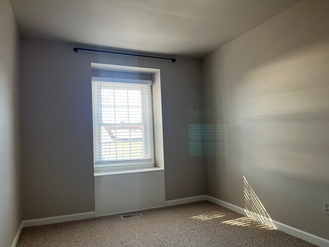 Building Photo - 19 Burnsway Ct