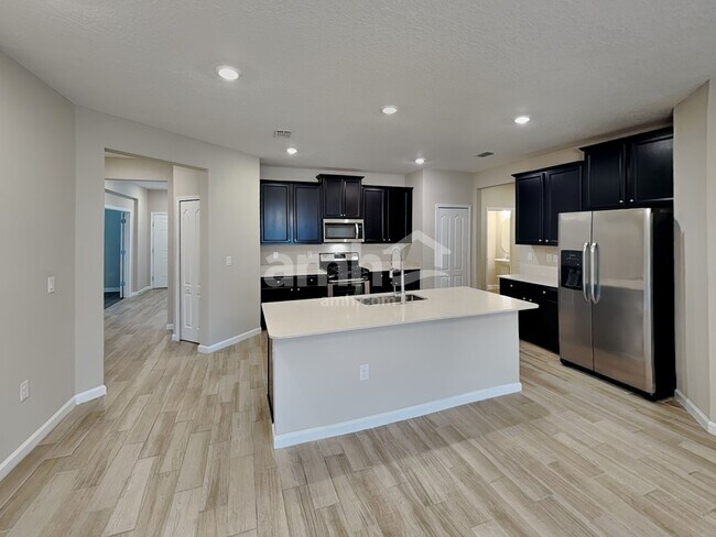 Building Photo - 37 Trumpco Dr