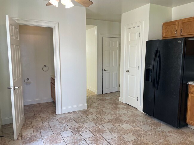Foto del edificio - Charming & Well-Maintained 2-Bedroom, 1.5-...