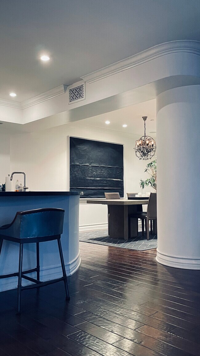 Bar Stool - 122 N Clark Dr