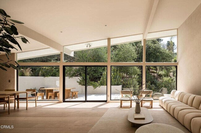 Foto del edificio - 4722 Larkwood Ave