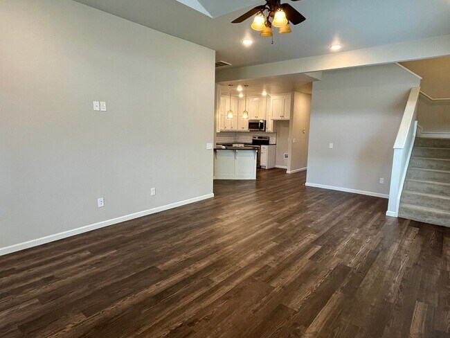 Foto del edificio - Large 3 Bed, 2 Bath in Beautifully Well-Ma...