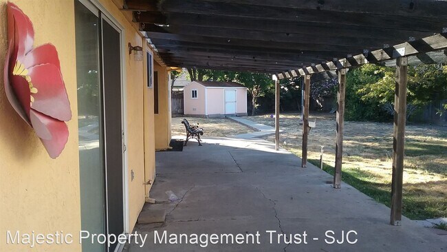 Building Photo - 4 br, 2 bath House - 5220 Barbados Ct