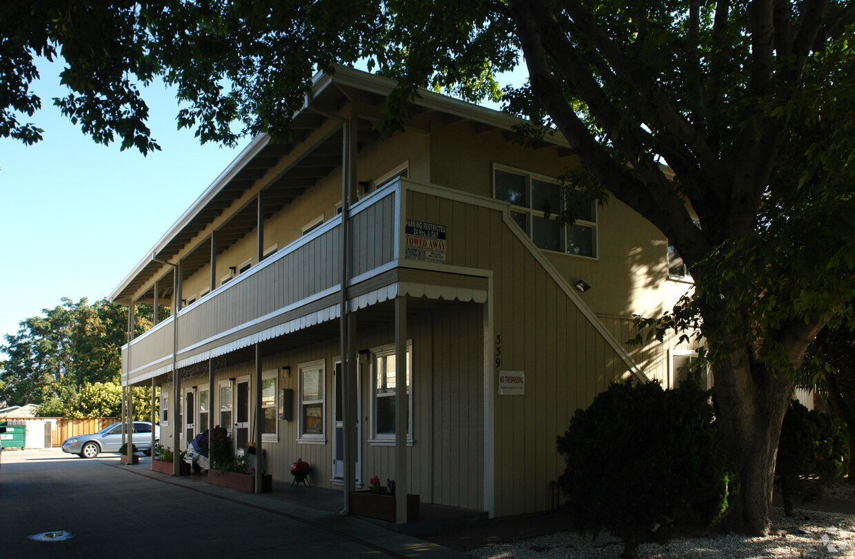 Building Photo - 339 Willow St