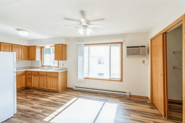 Building Photo - Mapleview Villa Apartments