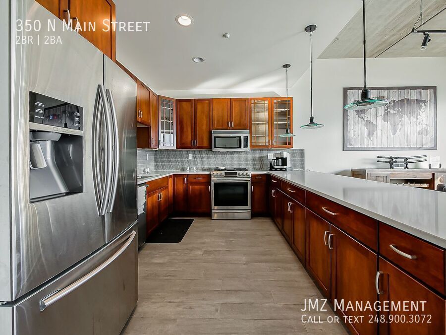 Foto principal - 350 N Main St