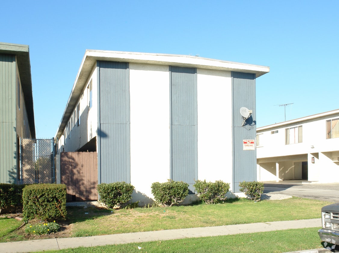 Building Photo - 1647 W 206th St