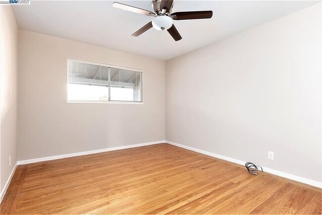 Foto del edificio - 14571 Juniper St