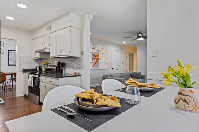 Photo - 6864 Aspenhill Dr House