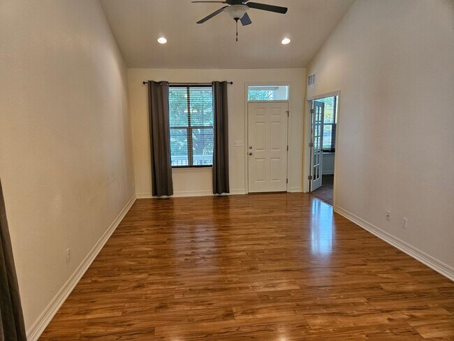 Foto del edificio - 4 Bed 3 Bath Home in Strasburg with a 3 Ca...