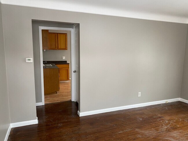 Building Photo - 3  Bedroom Home In Roseville