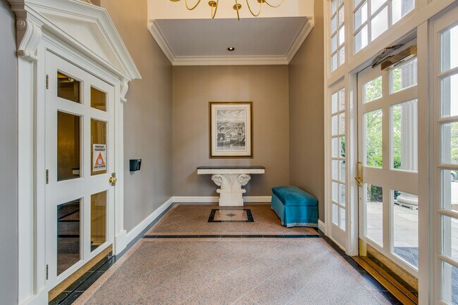 Secure lobby - 3733 W End Ave