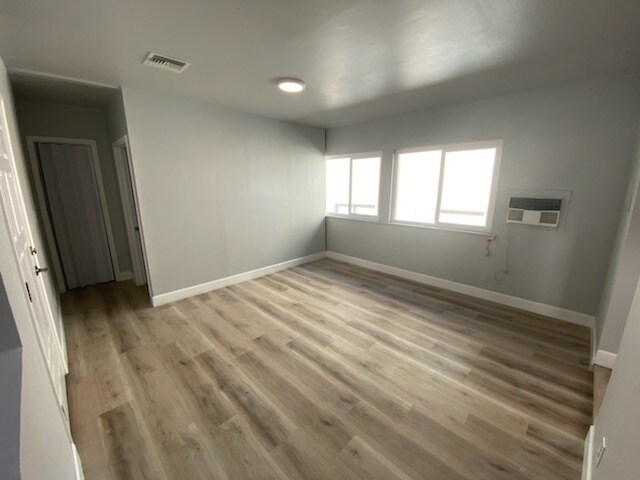 Foto del edificio - 1413 N Kingsley Dr