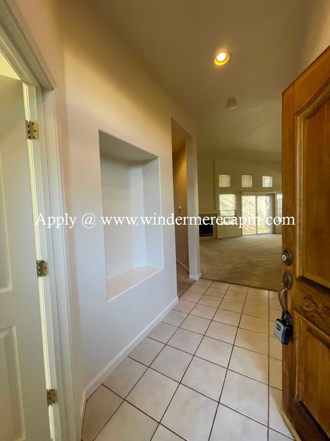 Building Photo - Spacious and Airy Rocklin Home!