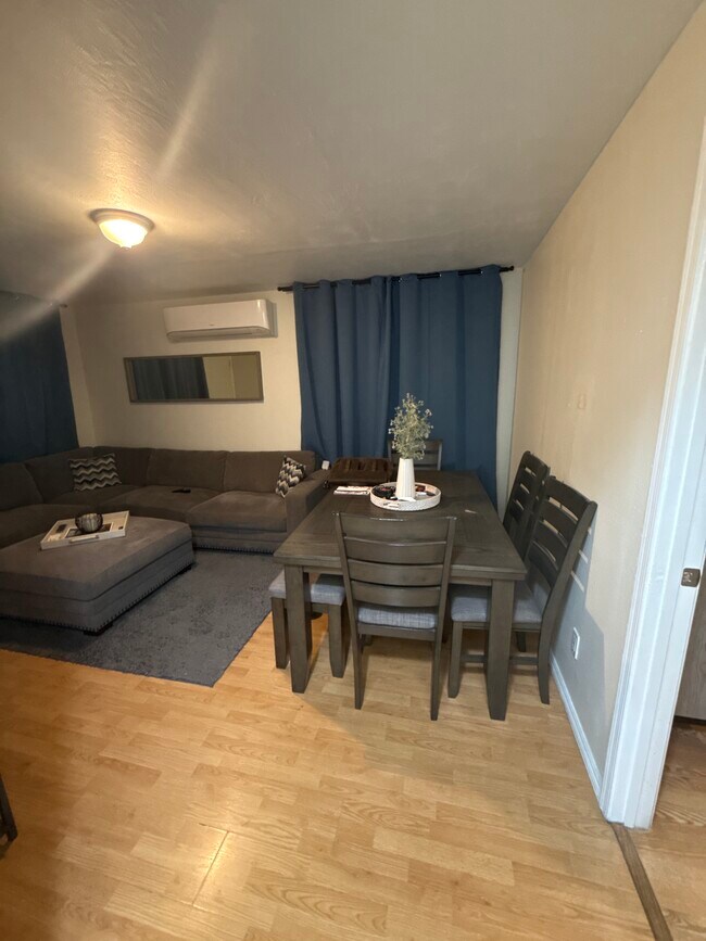 Foto del edificio - 7324 Milton Ave