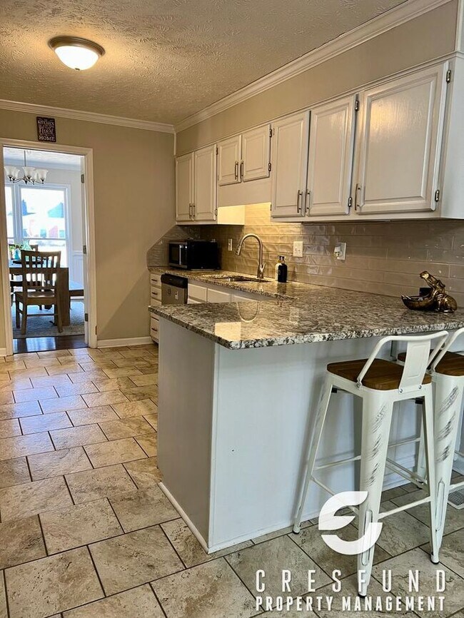 Foto del edificio - Bright, Easy-Living Home You’ll Love - READY FOR YOUR MOVE IN TODAY!