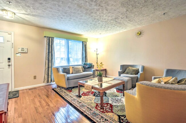Foto del edificio - 4467 Regalwood Terrace