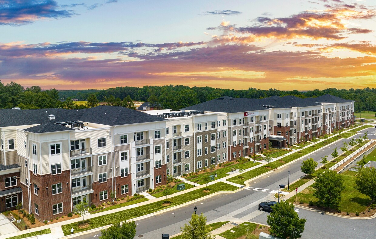 Vista aérea del Álbum Huntersville - Album Huntersville 55+ Active Adult Apartment Homes