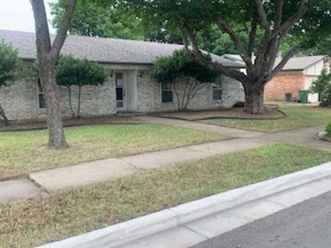 Building Photo - 4/2/2 North Richland HIlls