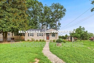 Building Photo - 2913 Wildwood Dr