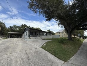 Building Photo - 517 NE 8th Ave