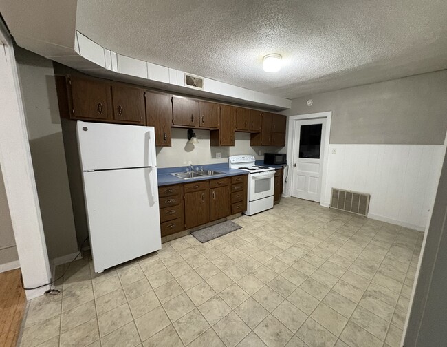 Building Photo - 477 3rd Ave NE