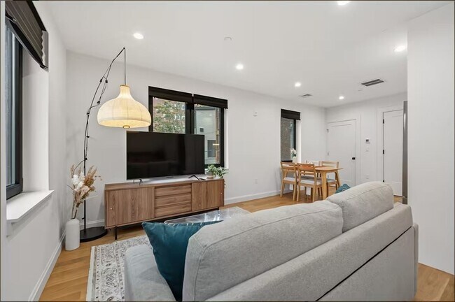Foto del edificio - 1618 Beacon St