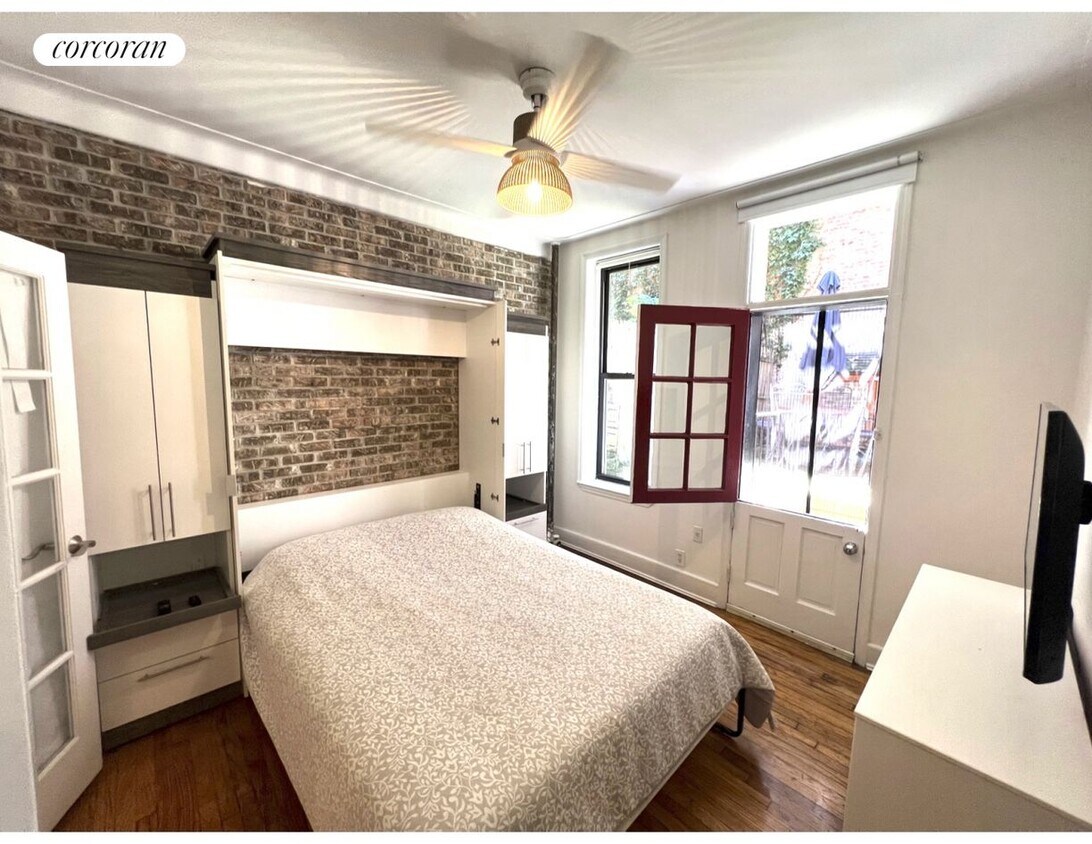 Foto principal - 210 E 84th St