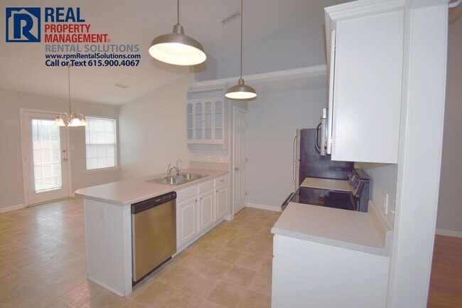 Building Photo - *Pending* Adorable 2BD 2BA with garage in ...
